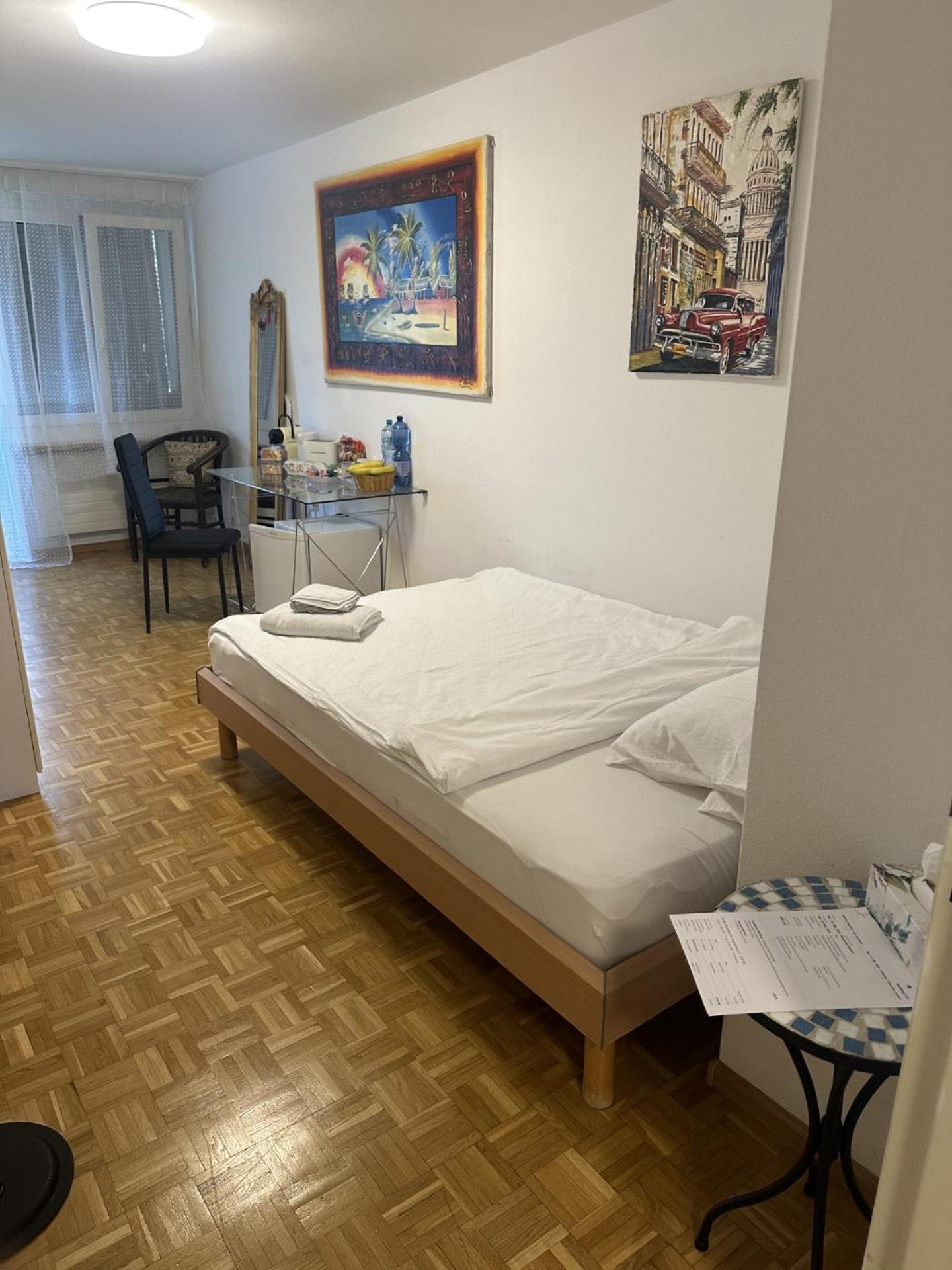 Schoenes Zimmer In Der City Basel Exteriör bild