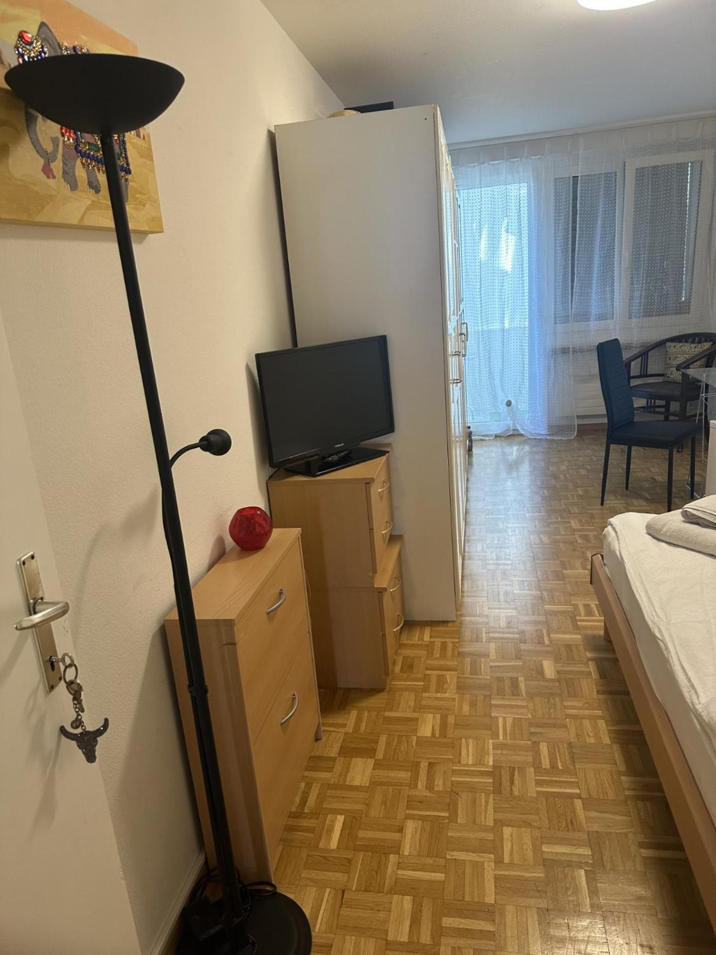 Schoenes Zimmer In Der City Basel Exteriör bild