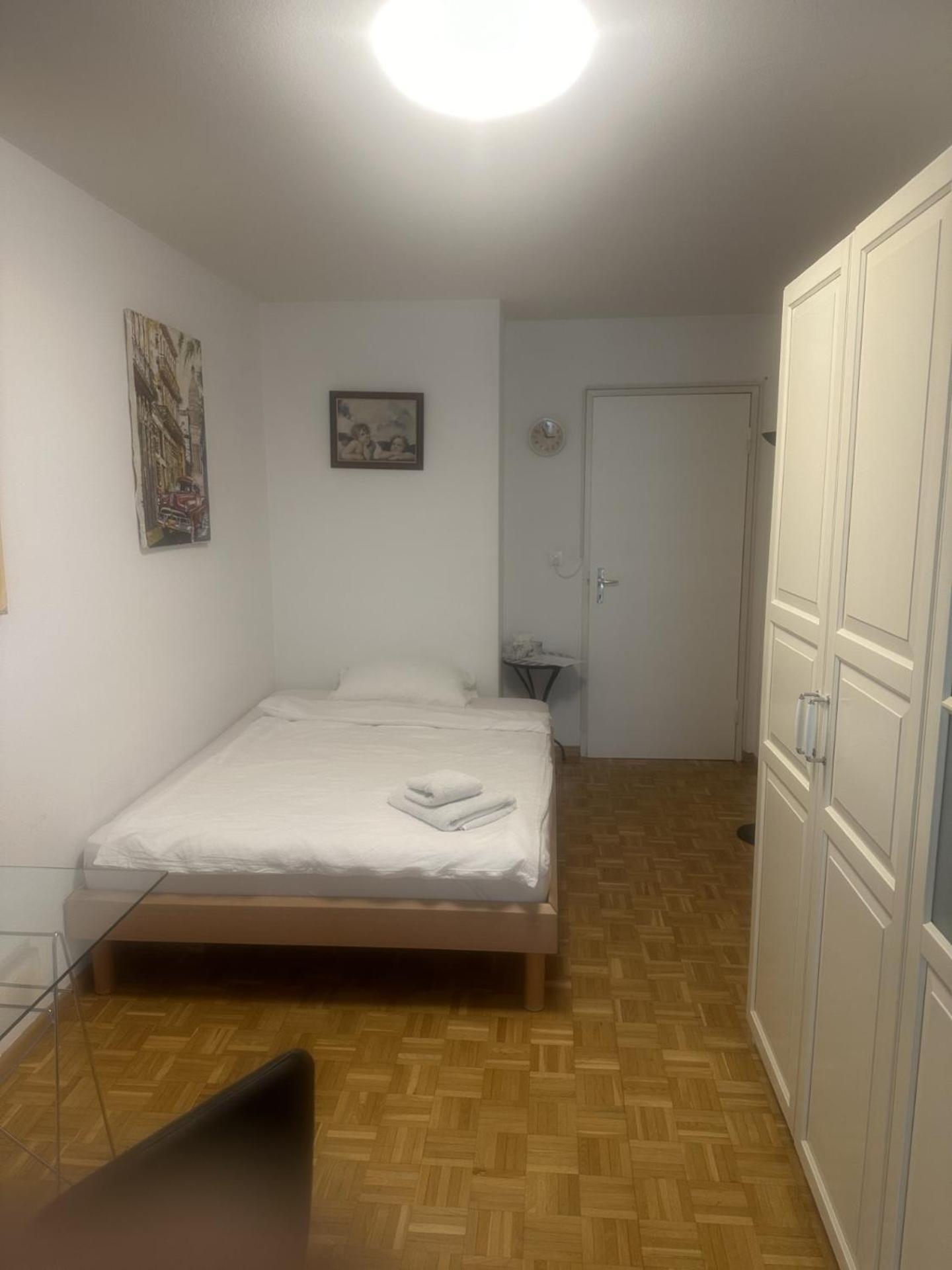Schoenes Zimmer In Der City Basel Exteriör bild