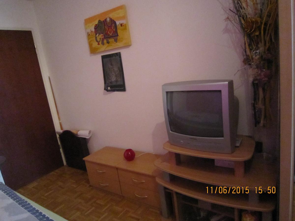 Schoenes Zimmer In Der City Basel Exteriör bild
